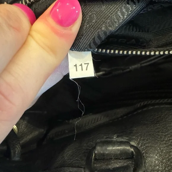 🖤♠️ Prada grommet bag ♠️🖤 - Picture 6 of 10